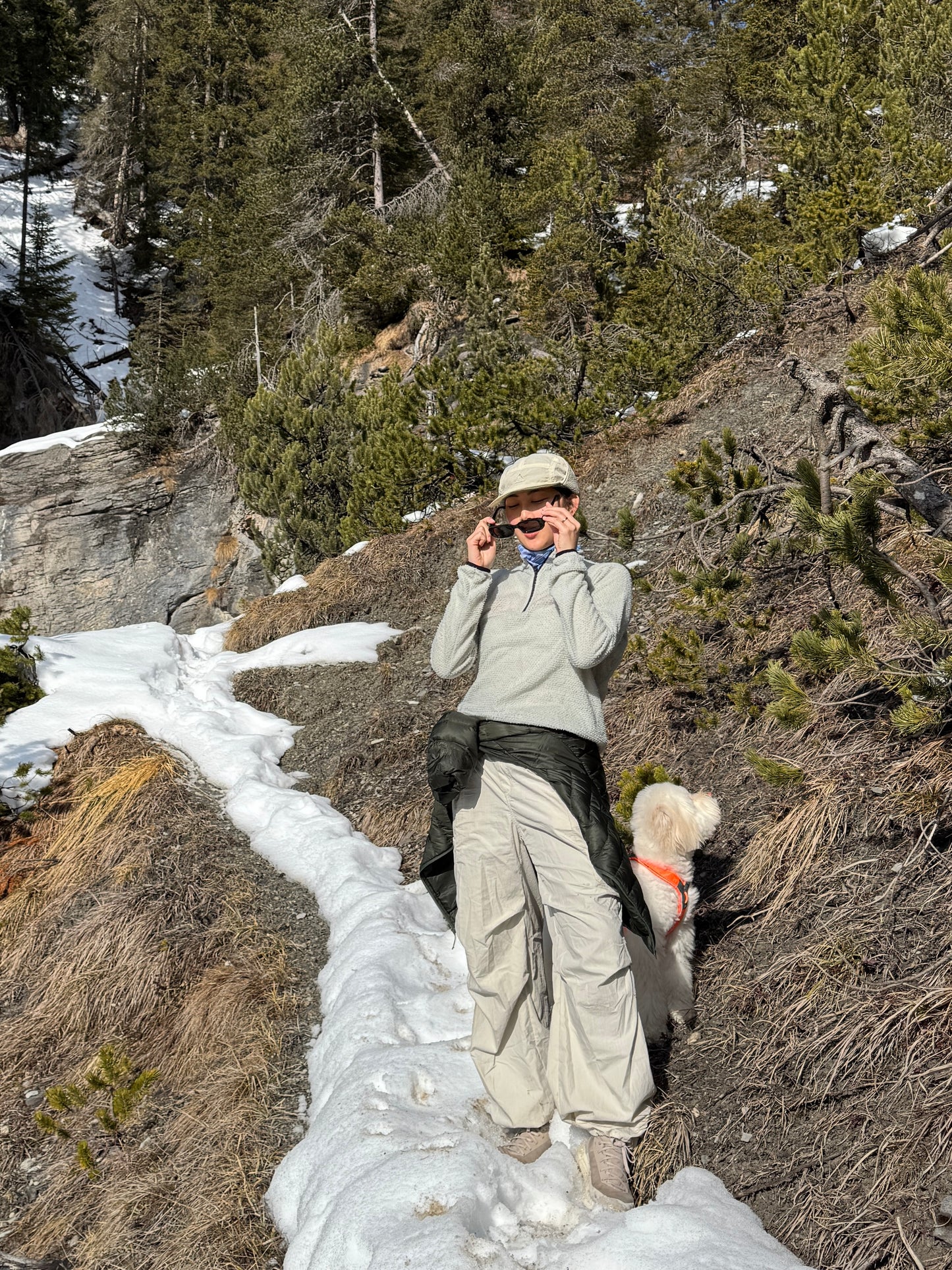 alpha_direct_90_pullover_grey_neck_hiking